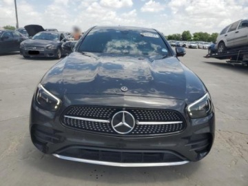 Mercedes Klasa E W213 2021 Mercedes-Benz Klasa E 2021, 2,0L, po gradobiciu 2.0 Benzyna 255KM, zdjęcie 1