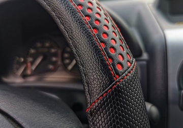 Pokrowiec na kierownice Czarno Czerwony nakładka skóra 37-39 cm POK-R CZERW