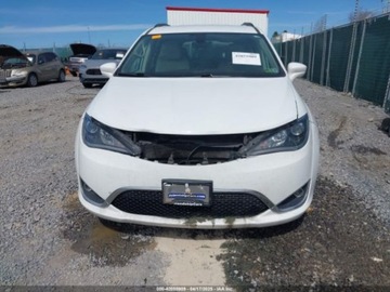 Chrysler Pacifica II 2017 Chrysler Pacifica Touring-L 2017 3.6l 3.6 Benzyna 287KM, zdjęcie 6