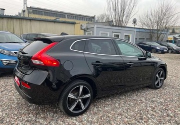 Volvo V40 II Hatchback Facelifting 2.0 D2 120KM 2018 Volvo V40 , R- Design , nawigacja , skorzane fotele 2.0 Diesel 120KM, zdjęcie 3