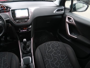 Peugeot 2008 I SUV 1.2 PureTech 82KM 2015 Peugeot 2008 1.2 PureTech, Salon Polska, zdjęcie 7