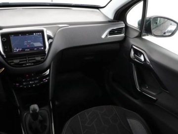 Peugeot 2008 I SUV Facelifting 1.2 PureTech 82KM 2019 Peugeot 2008 1.2 PureTech, Salon Polska, zdjęcie 7