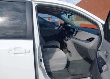 Toyota Sienna III 2017 Toyota Sienna LE, 8 Passenger, V6, od ubezpieczalni 3.5 Benzyna 296KM, zdjęcie 10