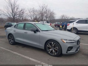 Volvo S60 III 2024 Volvo S60 2024 Volvo S60 B5 FWD Plus Dark Theme 2.0 Benzyna 247KM, zdjęcie 8