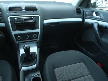 Skoda Octavia II Hatchback Facelifting 1.4 TSI 122KM 2010 Skoda Octavia 1.4 TSI, Salon Polska, Klima, zdjęcie 7