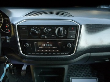 Volkswagen up! Hatchback 5d Facelifting 1.0 60KM 2019 Volkswagen Up! 1.0 Stan b.dobry 1wł klima, zdjęcie 20