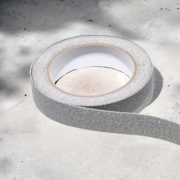 ЛЕНТА ПРОТИВОСКОЛЬЗЯЩАЯ 25мм 18м ДЛЯ ЛЕСТНИЦ, СЕРАЯ предупреждающая маркировка