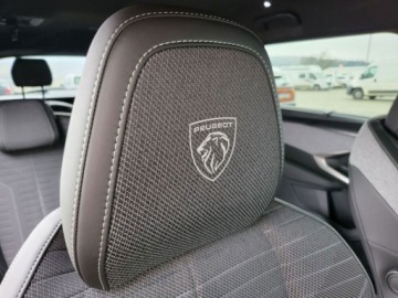 Peugeot 5008 III 2025 Od ręki - GT 1.2 mHEV 145KM / Panoramiczny Dach, Pakiet Bezpieczeństwo, zdjęcie 6