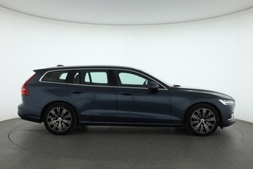 Volvo V60 II  Kombi 2.0 D4 190KM 2019 Volvo V60 D4 2.0 AWD, 187 KM, 4X4, Automat, zdjęcie 5