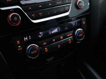 Nissan Qashqai II Crossover 1.2 DIG-T 115KM 2014 Nissan Qashqai 1.2 DIG-T, Salon Polska, zdjęcie 14