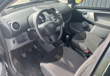 Toyota Aygo I Hatchback 5d Facelifting 1.0 VVT-i 68KM 2012 Toyota Aygo 5-cio drzwiowa, Klimatyzacja, Model po Liftingu Benzyna 68KM, zdjęcie 11