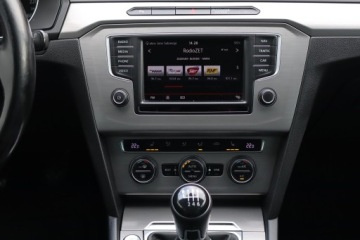 Volkswagen Passat B8 Variant 1.6 TDI 120KM 2015 VW Passat 1.6 TDI, Salon Polska, Navi, Klima, zdjęcie 12