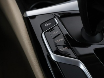 BMW Seria 5 G30-G31 Touring 520d 190KM 2018 BMW 520 4x4 automat pamorama full LED jasne skóry, zdjęcie 31