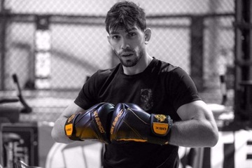 BUSHIDO Боксерские спарринговые перчатки для бокса, 10 унций