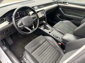 Volkswagen Passat B8 Variant Facelifting 2.0 TDI SCR 150KM 2023 Volkswagen Passat TDI 150KM Elegance LED Matrix Nawigacja Martwe pole, zdjęcie 9