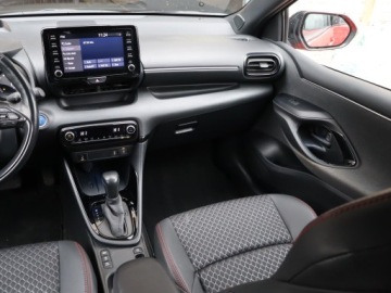 Toyota Yaris IV Hatchback 1.5 Hybrid Dynamic Force 116KM 2020 Toyota Yaris 1.5 VVT-i Hybrid, Salon Polska, zdjęcie 7