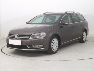 Volkswagen Passat B7 Variant 1.6 TDI CR DPF BlueMotion 105KM 2012 VW Passat 1.6 TDI, Navi, Klima, Klimatronic, zdjęcie 1