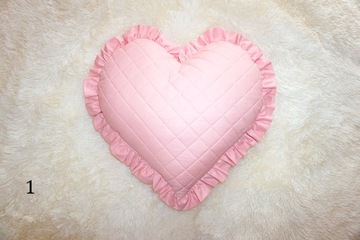 PODUSZKA DEKORACYJNA SERCE PIKOWANE Z FALBANKĄ