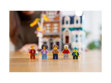 Книжный магазин LEGO Creator Expert 10270 в подарок