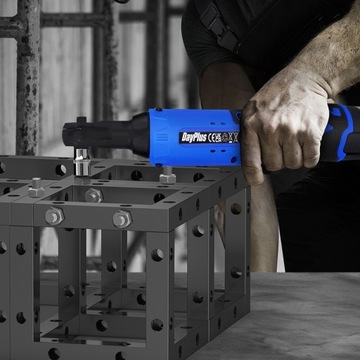 АККУМУЛЯТОРНЫЙ КЛЮЧ С ТРЕЩОТКОЙ НА 2 АККУМУЛЯТОРА