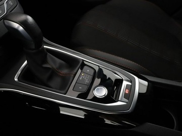 Peugeot 308 II Hatchback Facelifting 1.2 PureTech 130KM 2018 Peugeot 308 Automat Navi Klimatyzacja Kamera, zdjęcie 29