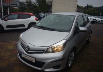 Toyota Yaris III Hatchback 5d 1.0 VVT-i 69KM 2013 Toyota Yaris Toyota Yaris III Salon PL - I wlasciciel Benzyna 69KM, zdjęcie 1