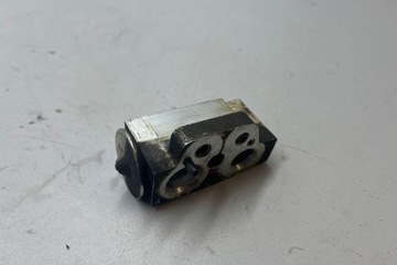 CHLADIČ KLIMATIZACE (POD DESKA) VW TOURAN (1T3) 1K0820679 1.6L DIESEL