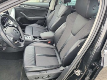 Skoda Octavia IV Kombi Plug-in 1.4 TSI iV Plug-In Hybrid 204KM 2022 Skoda Octavia serwis ASO 1.4hybr. 204KM bezwypadkowy MatrixLED SmartLink h, zdjęcie 9