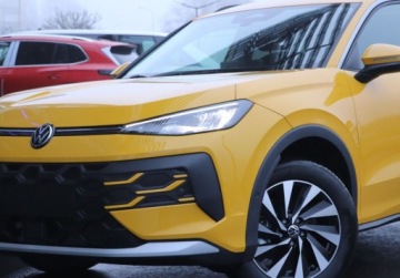 Volkswagen T-Roc I SUV Facelifting 1.5 TSI ACT 150KM 2025 Volkswagen T-Roc LIFE, Pakiet Zimowy, zolty, dostepny od reki 1.5, zdjęcie 9