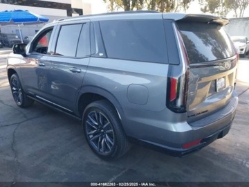 Cadillac Escalade III 2022 Cadillac Escalade 2022r., 4x4, 6.2L 6.2 Benzyna 420KM, zdjęcie 2