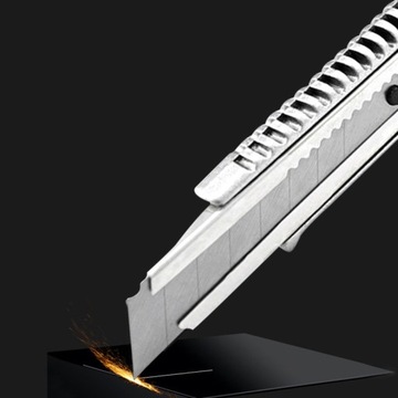 НОЖ ДЛЯ ОБОЙНЫХ НОЖОВ ДЛЯ РЕЗКИ МЕТАЛЛИЧЕСКОЙ ОБИВКИ СЛОМАННОЕ ЛЕЗВИЕ 18мм