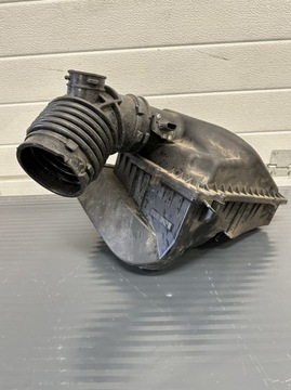 BMW 5 G30 G31 2.0D POUZDRO FILTRU VZDUCHU 8620945