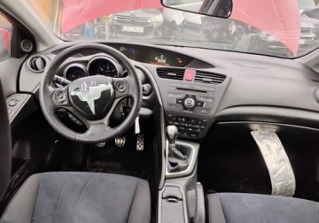 Honda Civic IX Hatchback 5d 1.6 i-DTEC 120KM 2013 Honda Civic 2013r, 1.6 Diesel. Uszkodzony lewy przod i tyl. 1.6 Diesel, zdjęcie 6