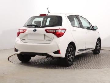 Toyota Yaris III Hatchback 5d Facelifting 2017 1.5 Hybrid 100KM 2018 Toyota Yaris 1.5 Hybrid, Salon Polska, Automat, zdjęcie 4