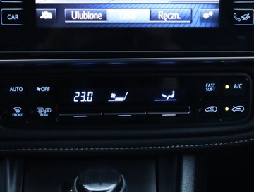 Toyota Auris II Hatchback 5d Facelifting 1.6 Valvematic 132KM 2016 Toyota Auris 1.6 Valvematic, Salon Polska, zdjęcie 13