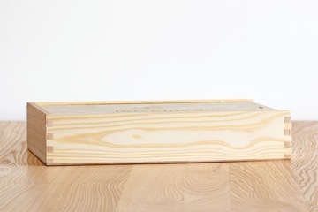 Коробка с гравировкой для фотографий 18х23 на флешке.