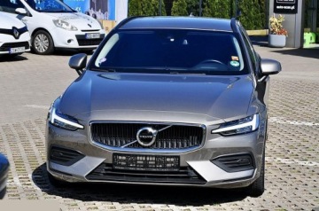 Volvo V60 II  2020 Volvo V60 B3 B Geartronic Momentum 163KM 2020r, zdjęcie 2