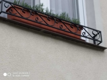 Kwietnik barierka wspornik płotek na okno parapet