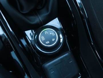 Peugeot 2008 I SUV Facelifting 1.2 PureTech 110KM 2017 Peugeot 2008 1.2 PureTech, Salon Polska, Skóra, zdjęcie 15