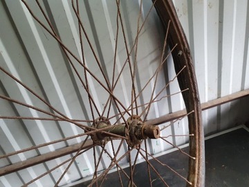 ПЕРЕДНЕЕ КОЛЕСО СТАРОГО ВИНТАЖНОГО ВЕЛОСИПЕДА 28 ДЮЙМОВ