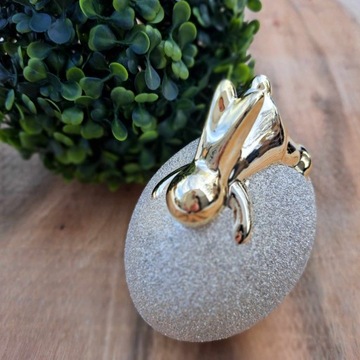 Пасхальная фигурка зайца, золотое пасхальное яйцо, орнамент, украшение