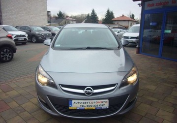 Opel Astra J Hatchback 5d Facelifting 1.6 Twinport ECOTEC 115KM 2014 Opel Astra Opel Astra J Salon PL - seriws 1.6 Benzyna 116KM, zdjęcie 3