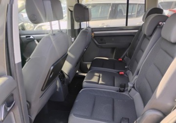 Volkswagen Touran II 1.6 TDI 105KM 2012 Volkswagen Touran 2012r, 1.6 TDI. Lekko przetarte boki. Jezdzi. 1.6 Diesel, zdjęcie 10