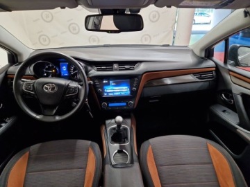 Toyota Avensis III Sedan Facelifting 2015 2.0 D-4D 143KM 2017 Toyota Avensis 2.0 D-4D Premium III (2009-) 2.0 D-, zdjęcie 2