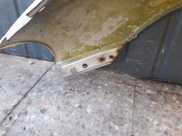 BLATNÍK PRAVÝ PŘEDNÍ OPEL OMEGA B STŘÍBRNY