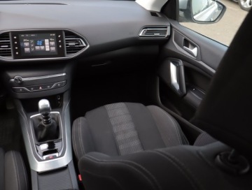 Peugeot 308 II SW 1.2 PureTech 130KM 2017 Peugeot 308 1.2 PureTech, Navi, Klima, zdjęcie 7