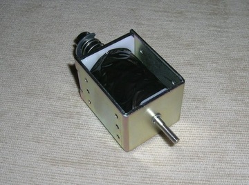 Elektromagnes Pchająco Ciągnący 24V sprężyna blokada