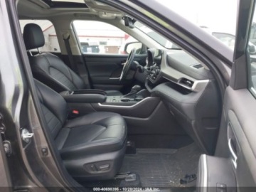 Toyota Highlander III 2023 Toyota Highlander Hybrid XLE, 2023r., 4x4, 2.5L 2.5 Hybryda 243KM, zdjęcie 8