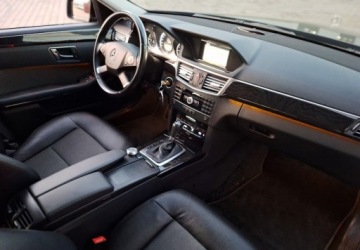 Mercedes Klasa E W212 Limuzyna 200 CGI BlueEFFICIENCY 184KM 2012 Mercedes-Benz Klasa E 1,8BenzynaAutomat LimuzynaSkora Ksenon 1.8, zdjęcie 17