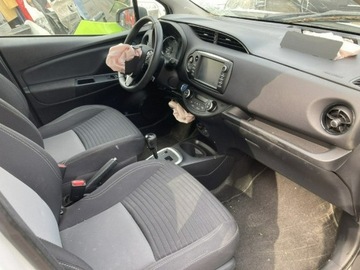 Toyota Yaris III 2018 Toyota Yaris Hybrid 1.5 VVT-i Model 2019 Salon PL, zdjęcie 4